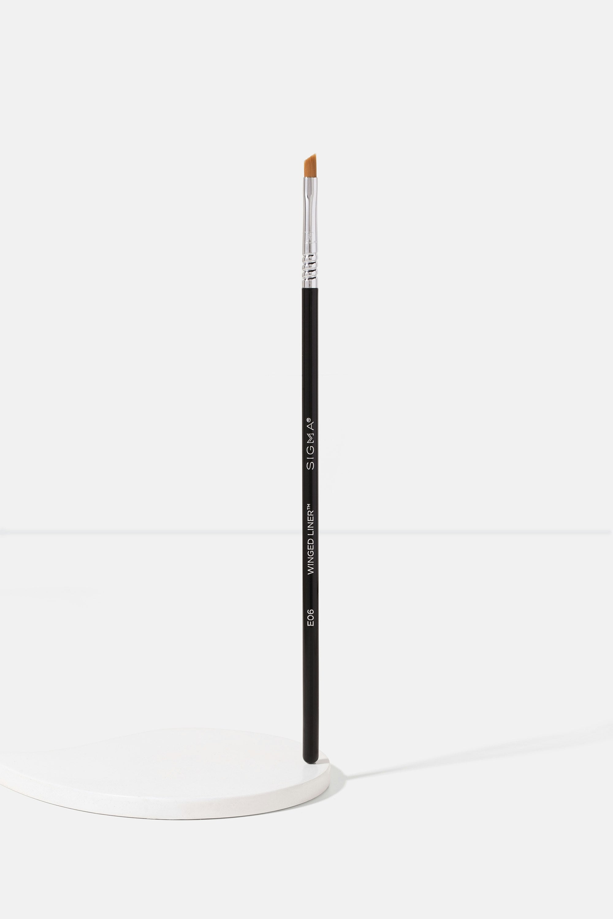E06 Winged Liner™ Brush