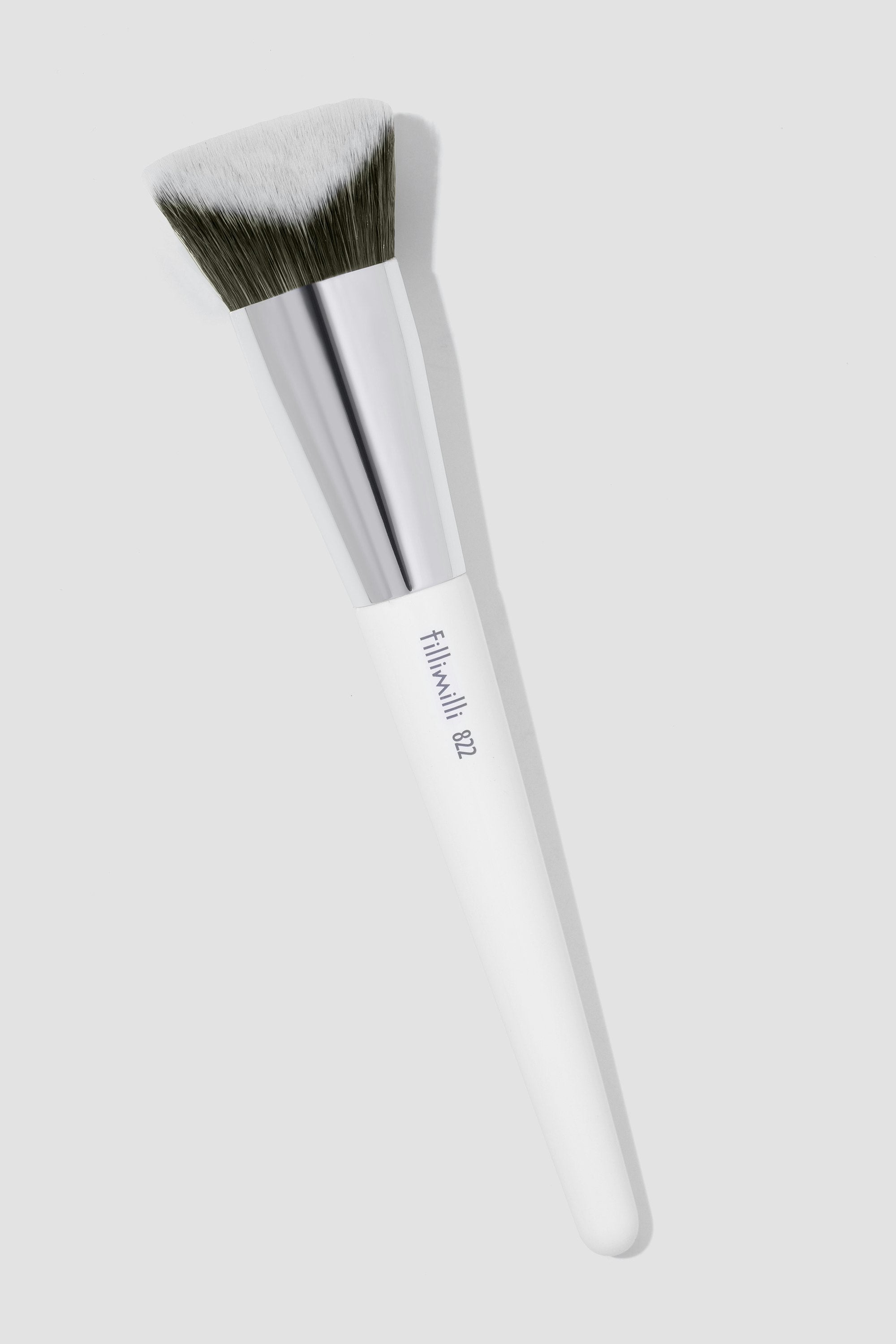 V Cut Foundation Brush 822, 1 Piece