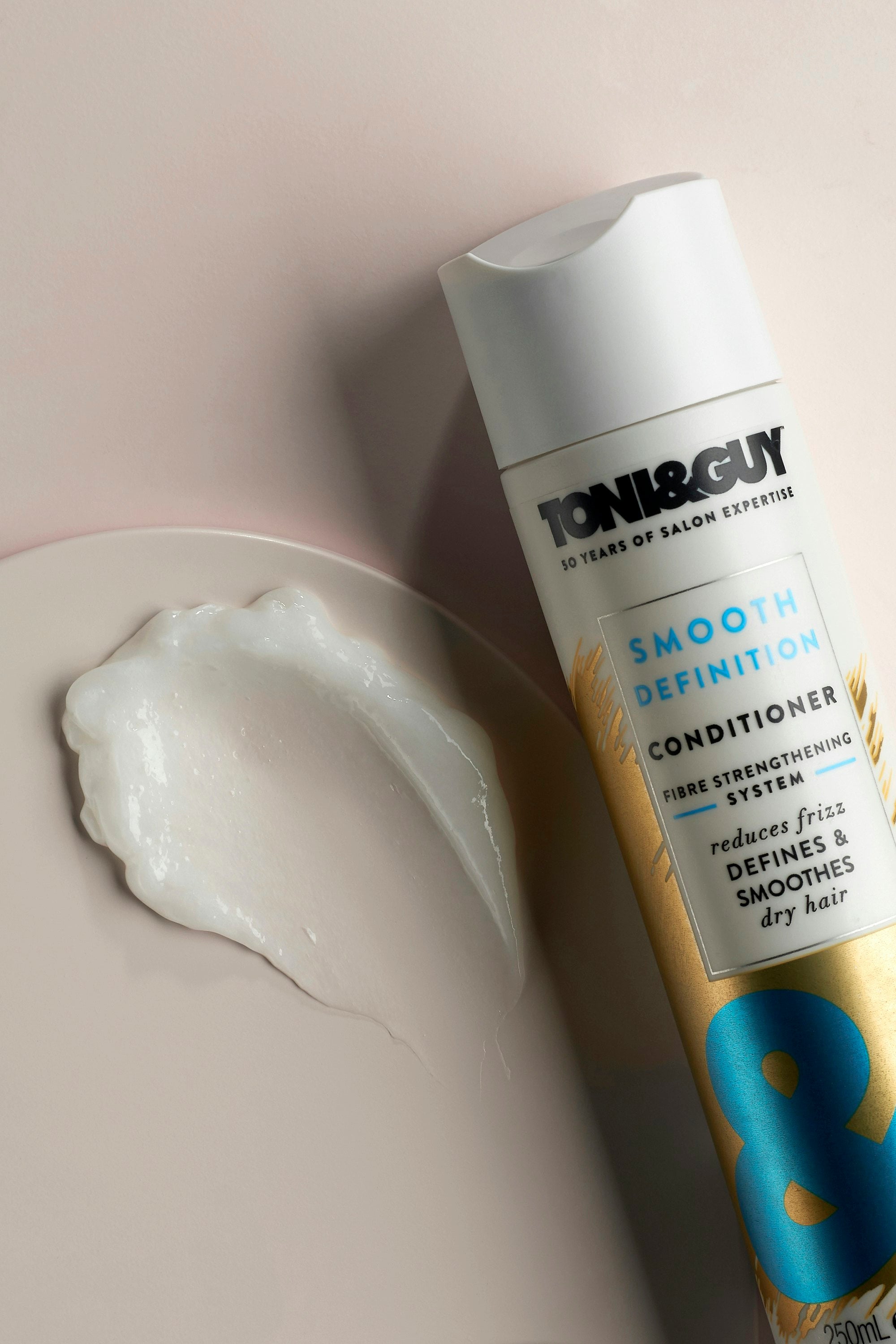 Smooth Definition Hair Conditioner Reduces Frizz & Dryness