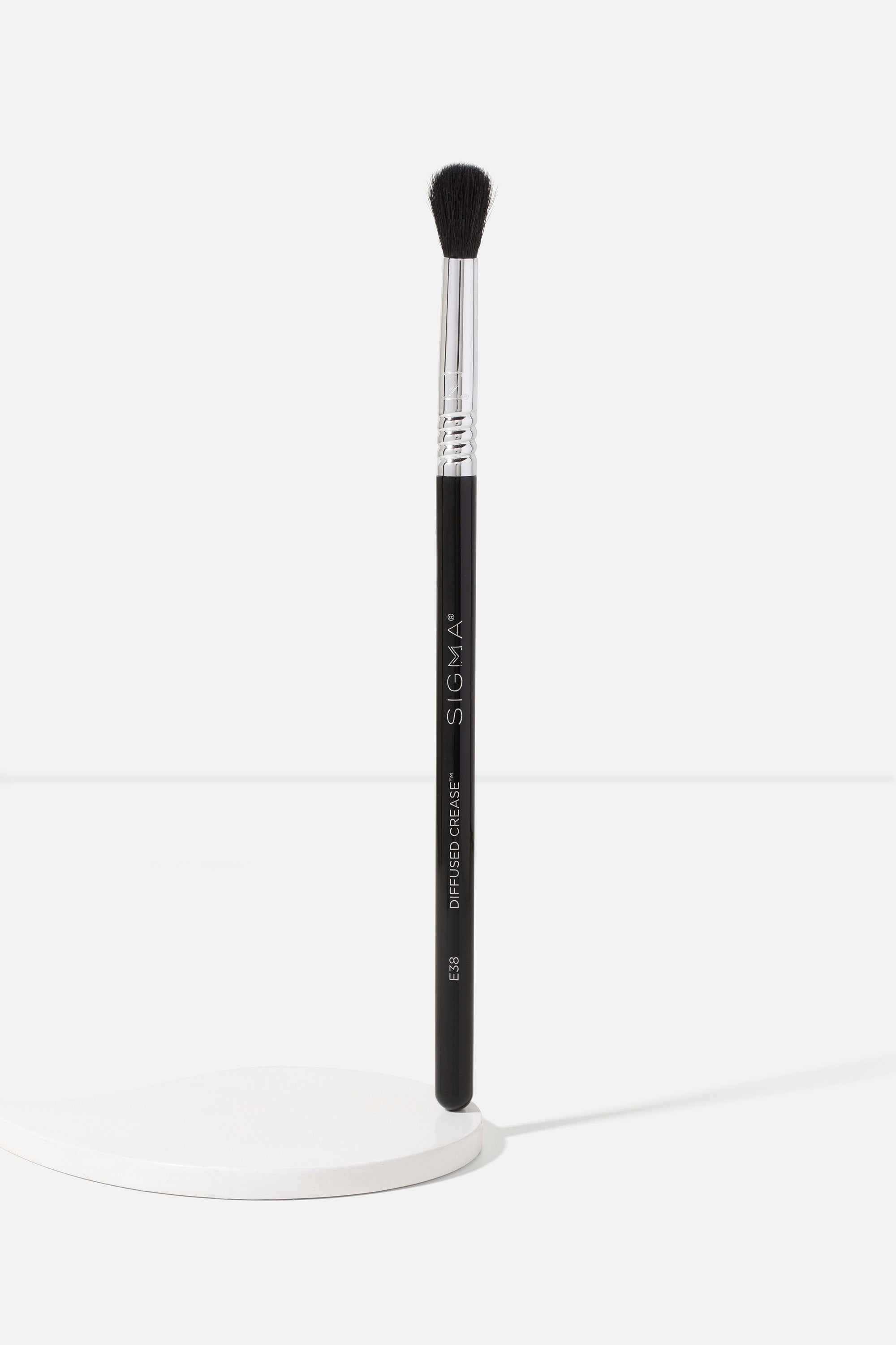 E38 Diffused Crease™ Brush