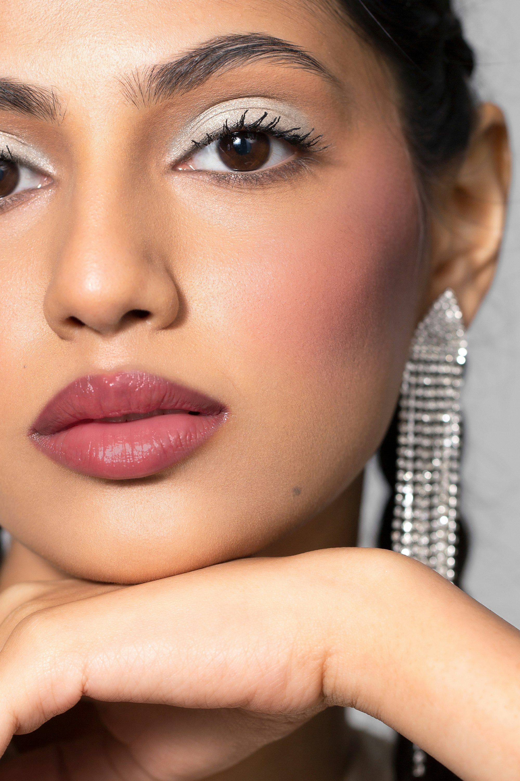 Magnet Eyes Dramatic Volumizing Mascara