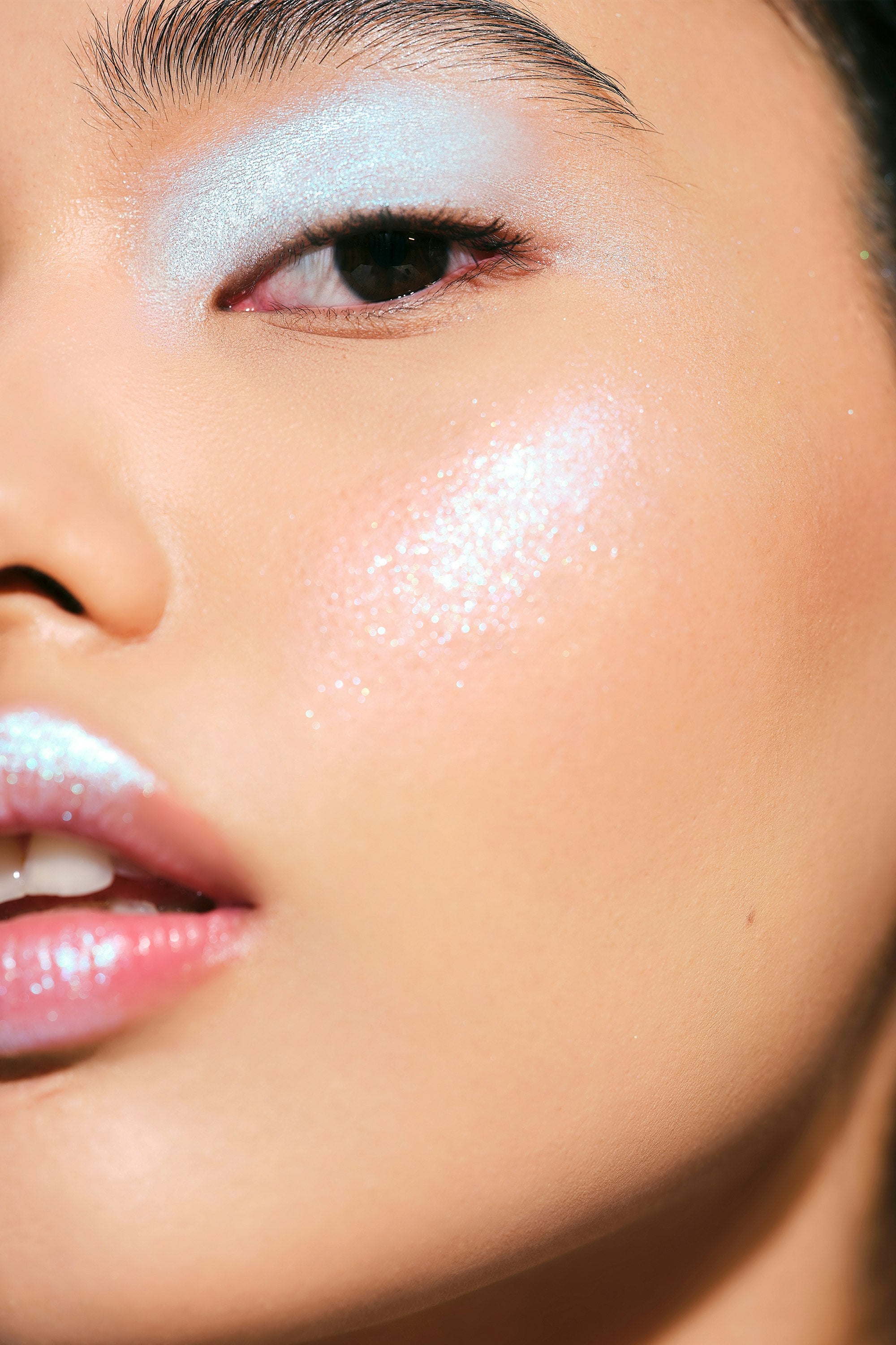 Pearl Gone Wild Pressed Shimmer Highlighter